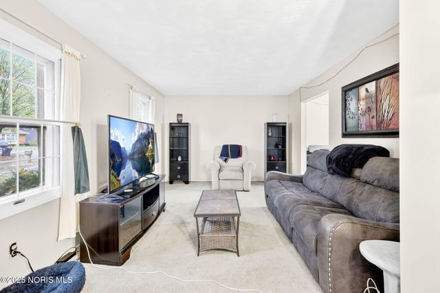 320 Southwood Drive, Perrysburg, OH 43551