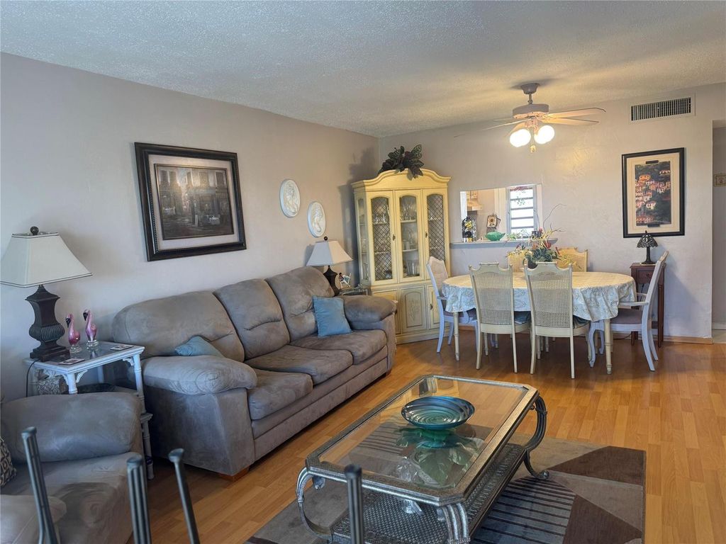 3940 NW 42 Avenue 315, Lauderdale Lakes, FL 33319