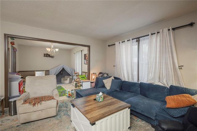 22 Locust Lane, Warrensburg, MO 64093