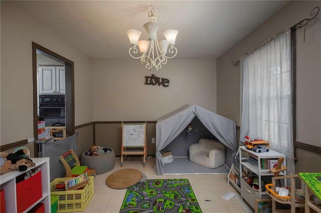 22 Locust Lane, Warrensburg, MO 64093