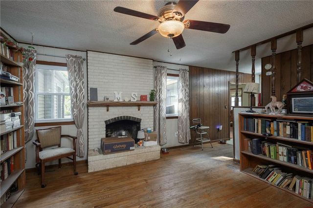 22 Locust Lane, Warrensburg, MO 64093