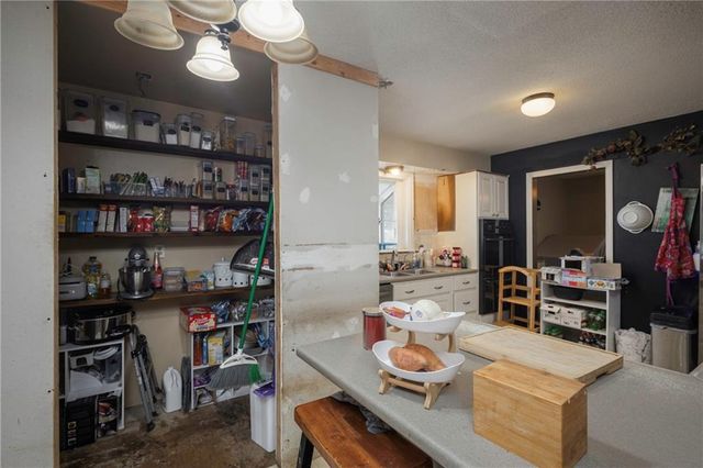 22 Locust Lane, Warrensburg, MO 64093