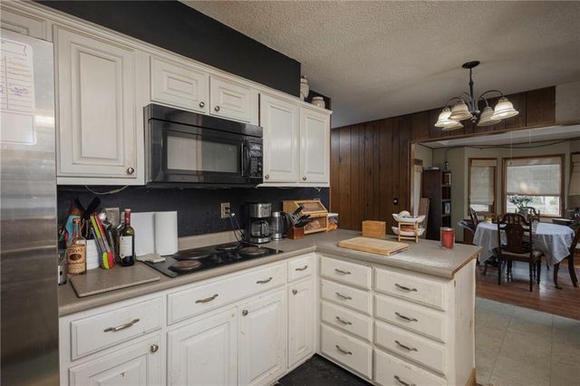 22 Locust Lane, Warrensburg, MO 64093