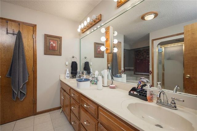 22 Locust Lane, Warrensburg, MO 64093