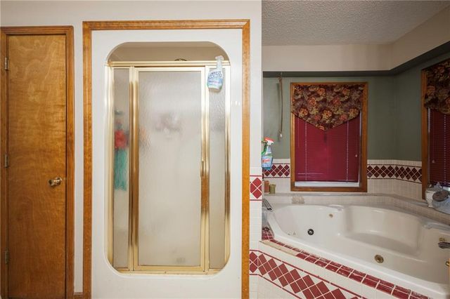 22 Locust Lane, Warrensburg, MO 64093