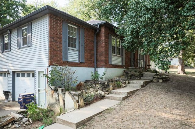 22 Locust Lane, Warrensburg, MO 64093