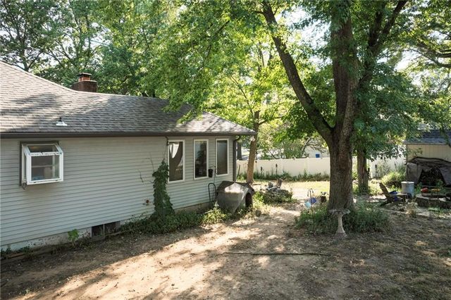 22 Locust Lane, Warrensburg, MO 64093