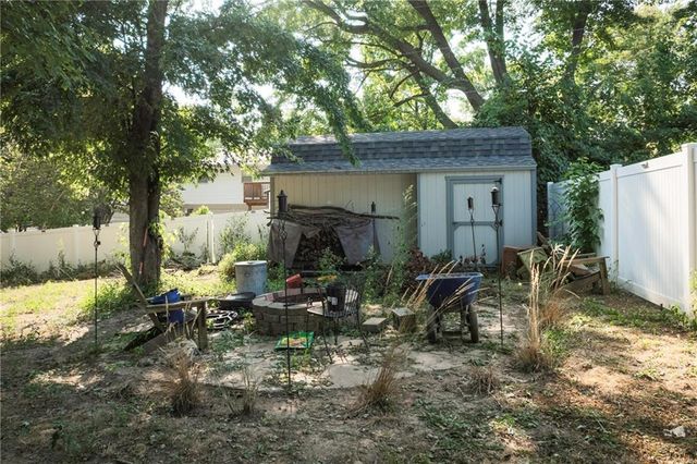 22 Locust Lane, Warrensburg, MO 64093