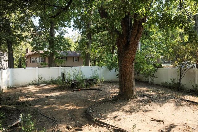 22 Locust Lane, Warrensburg, MO 64093