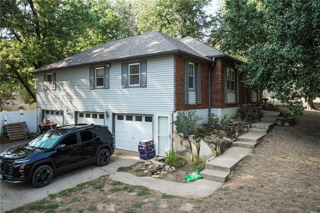 22 Locust Lane, Warrensburg, MO 64093