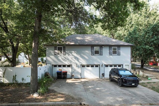 22 Locust Lane, Warrensburg, MO 64093