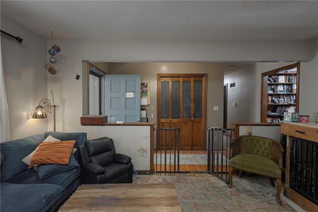 22 Locust Lane, Warrensburg, MO 64093