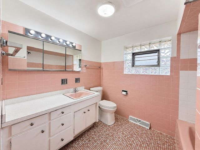 1638 Forest Road, La Grange Park, IL 60526