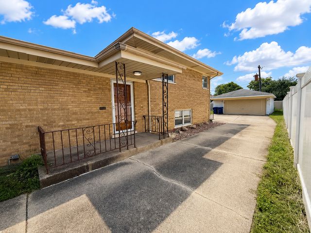 1638 Forest Road, La Grange Park, IL 60526