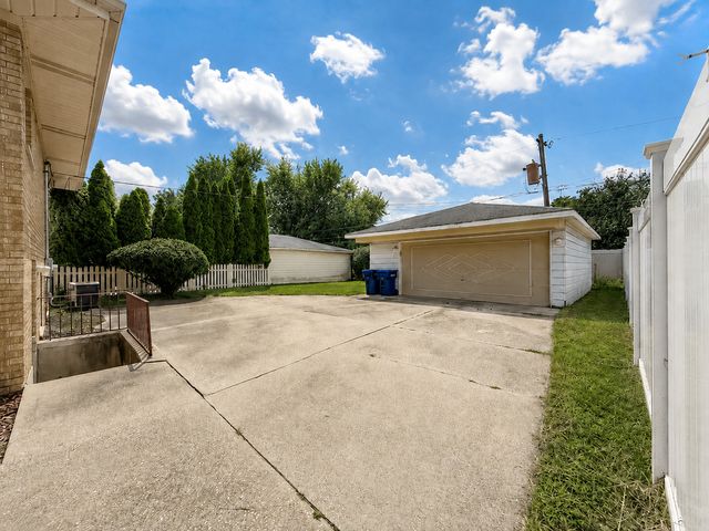 1638 Forest Road, La Grange Park, IL 60526