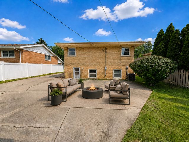 1638 Forest Road, La Grange Park, IL 60526