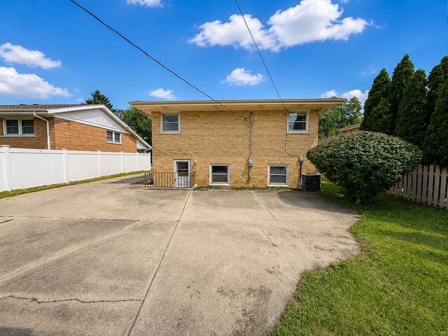 1638 Forest Road, La Grange Park, IL 60526