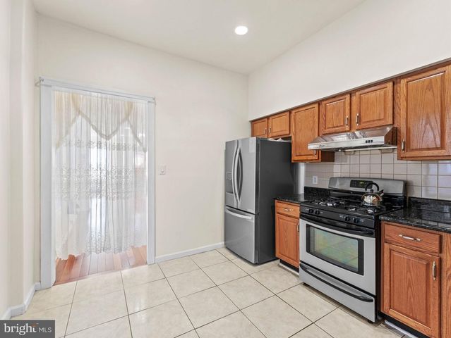 1521 W SHUNK ST, Philadelphia, PA 19145