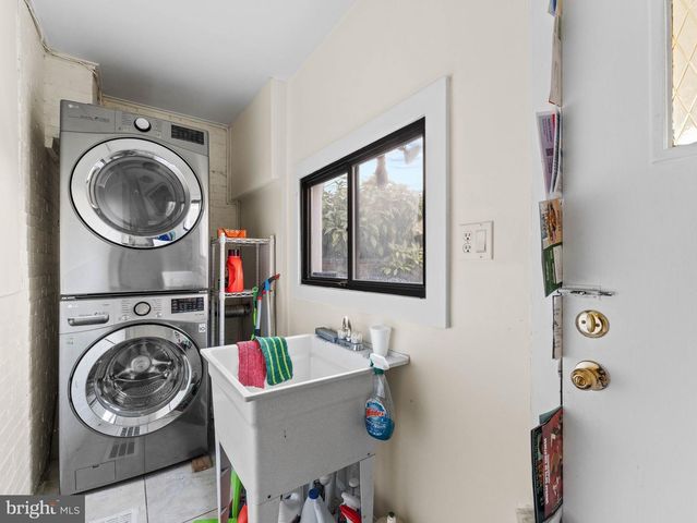 1521 W SHUNK ST, Philadelphia, PA 19145