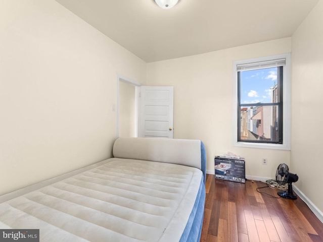 1521 W SHUNK ST, Philadelphia, PA 19145