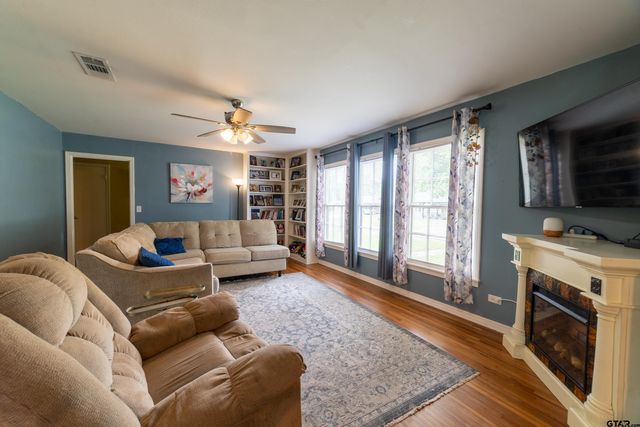 1211 Lamar Avenue, Mount Pleasant, TX 75455