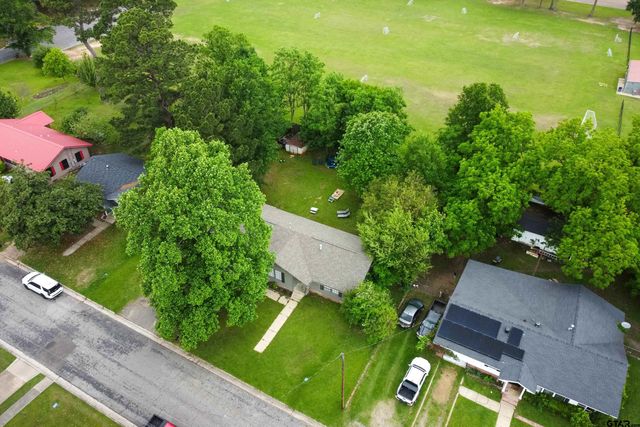 1211 Lamar Avenue, Mount Pleasant, TX 75455