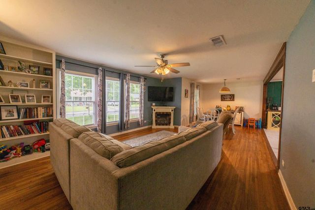 1211 Lamar Avenue, Mount Pleasant, TX 75455