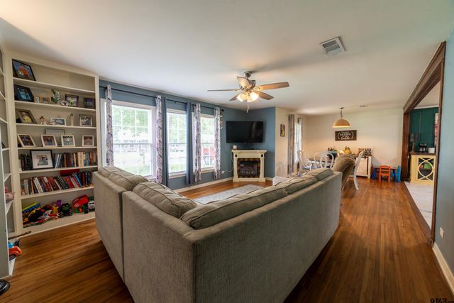 1211 Lamar Avenue, Mount Pleasant, TX 75455