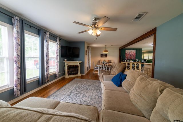 1211 Lamar Avenue, Mount Pleasant, TX 75455