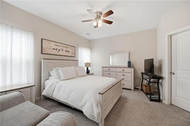 409 NE Ash Street, Oak Grove, MO 64075