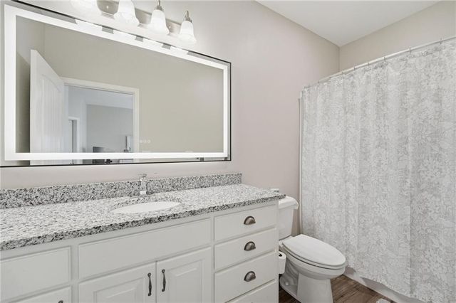 409 NE Ash Street, Oak Grove, MO 64075