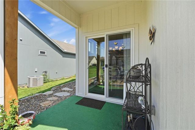 409 NE Ash Street, Oak Grove, MO 64075