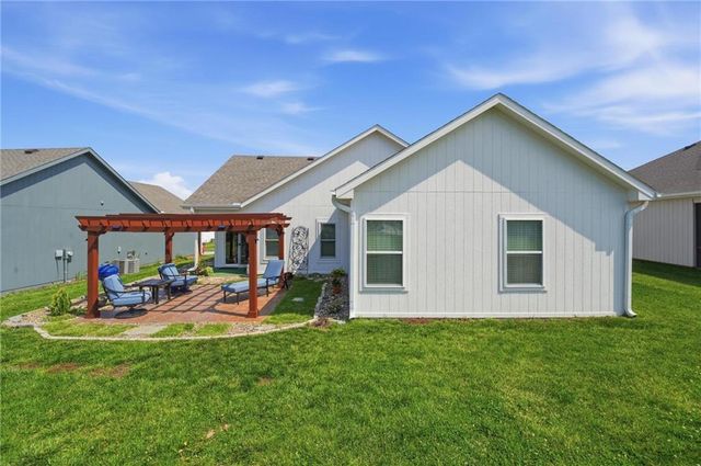 409 NE Ash Street, Oak Grove, MO 64075