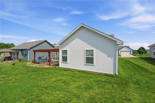 409 NE Ash Street, Oak Grove, MO 64075