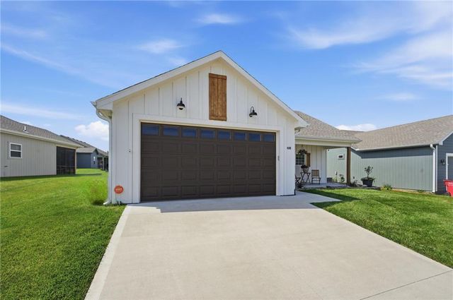 409 NE Ash Street, Oak Grove, MO 64075