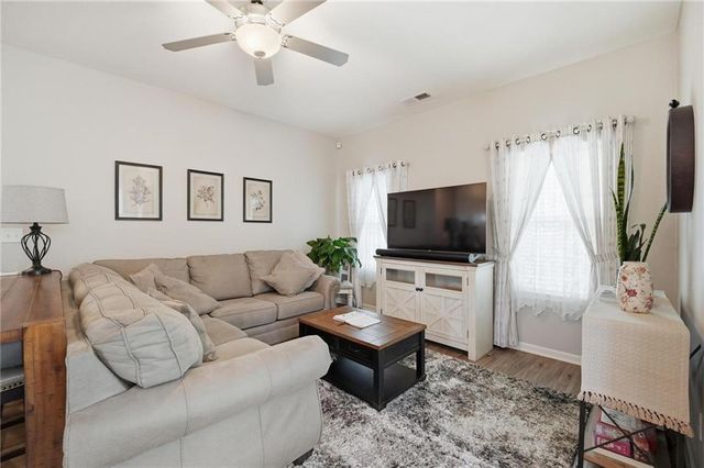 409 NE Ash Street, Oak Grove, MO 64075