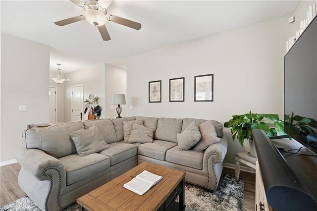 409 NE Ash Street, Oak Grove, MO 64075