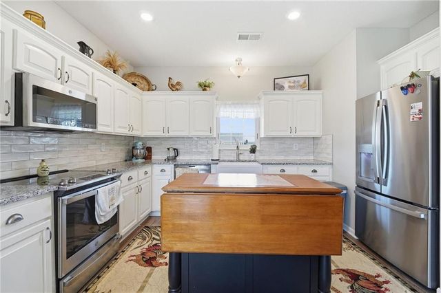 409 NE Ash Street, Oak Grove, MO 64075