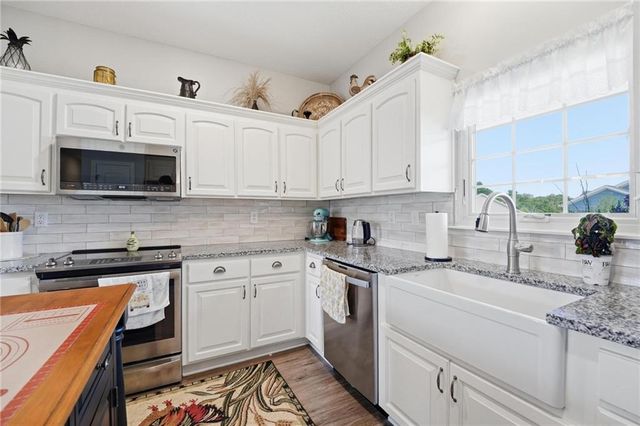 409 NE Ash Street, Oak Grove, MO 64075