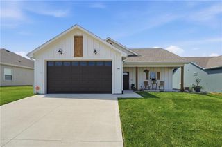 409 NE Ash Street, Oak Grove, MO 64075