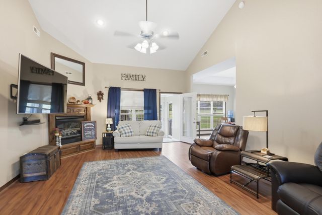 9648 County Drive 191, Carthage, MO 64836