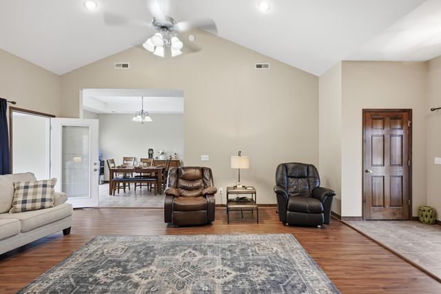 9648 County Drive 191, Carthage, MO 64836