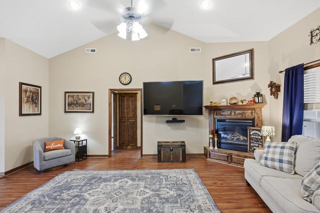 9648 County Drive 191, Carthage, MO 64836