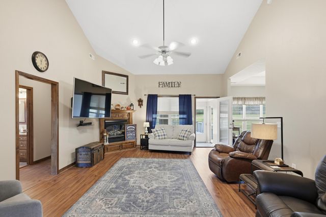 9648 County Drive 191, Carthage, MO 64836