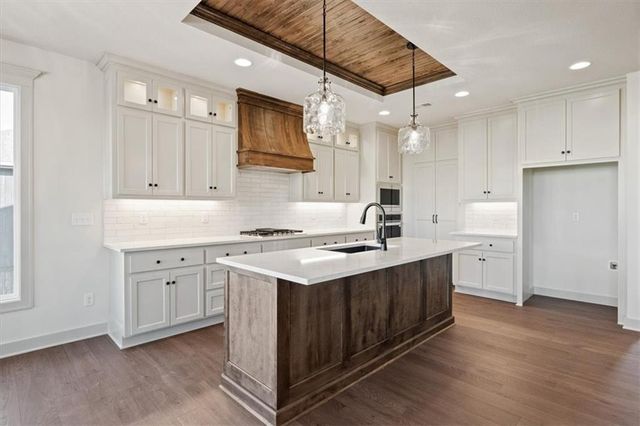 11717 E 231st Street, Peculiar, MO 64078