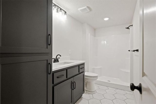 11717 E 231st Street, Peculiar, MO 64078