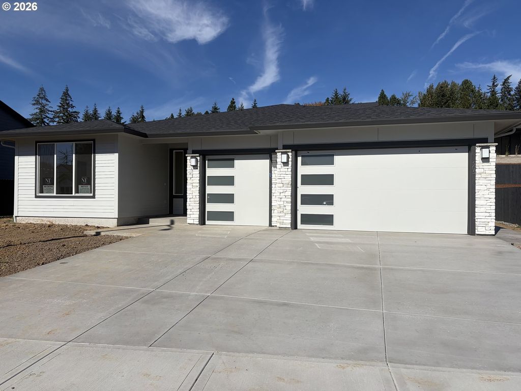 503 W 19TH St, La Center, WA 98629