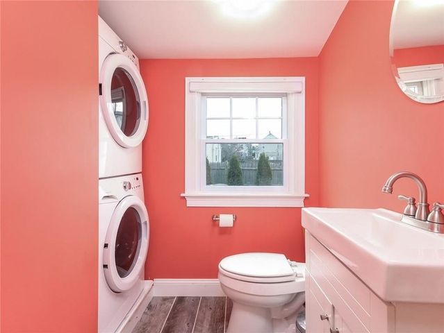 13 Lucas Avenue, Newport, RI 02840