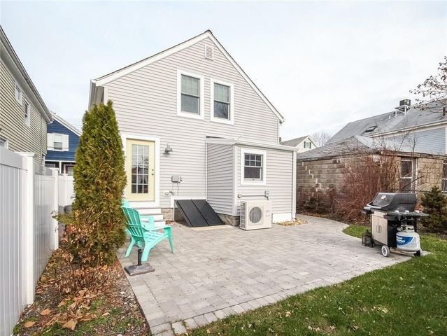 13 Lucas Avenue, Newport, RI 02840