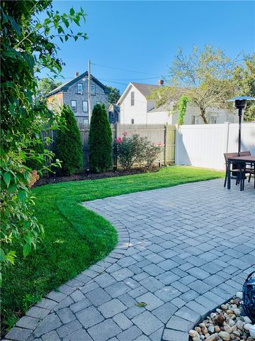 13 Lucas Avenue, Newport, RI 02840